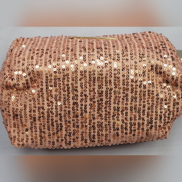 Vince Camuto  make up bag. - Picture 3 of 6